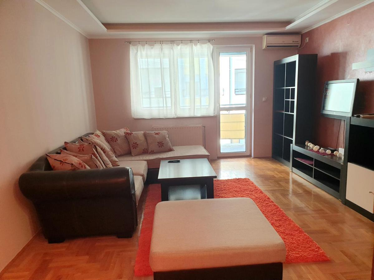 Apartman Mirage Sremska Mitrovica Esterno foto